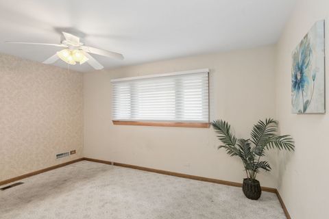 Tiny photo for 927 Gregory Lane, Schaumburg, IL 60193 (MLS # 12632615)