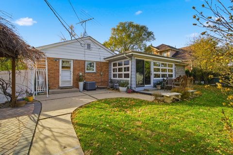 Tiny photo for 1700 Marguerite Street, Park Ridge, IL 60068 (MLS # 12516956)