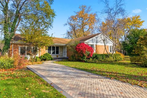 Photo of 1700 Marguerite Street, Park Ridge, IL 60068 (MLS # 12516956)