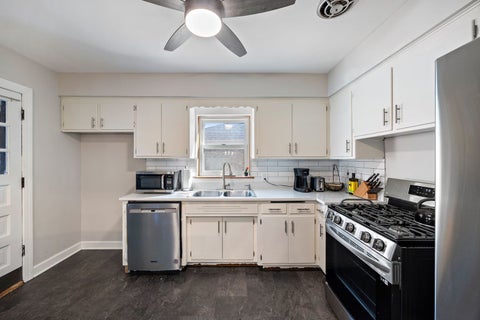 Tiny photo for 2928 W 98th Street, Evergreen Park, IL 60805 (MLS # 12778428)