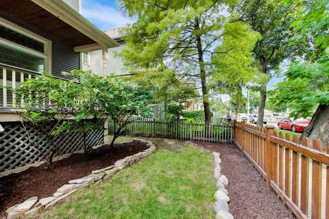 Tiny photo for 7120 N Ashland Boulevard, Chicago, IL 60626 (MLS # 12736309)