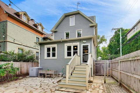 Tiny photo for 7120 N Ashland Boulevard, Chicago, IL 60626 (MLS # 12736309)