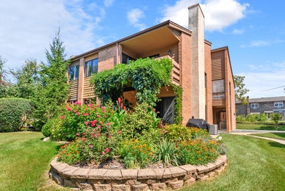 14475 S Ravinia Avenue 9 Orland Park IL 60462