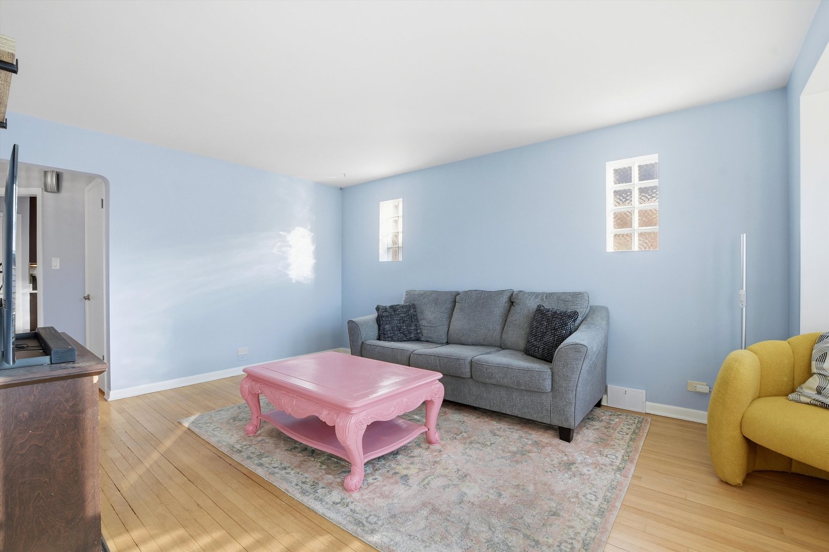 5533 N Menard Avenue