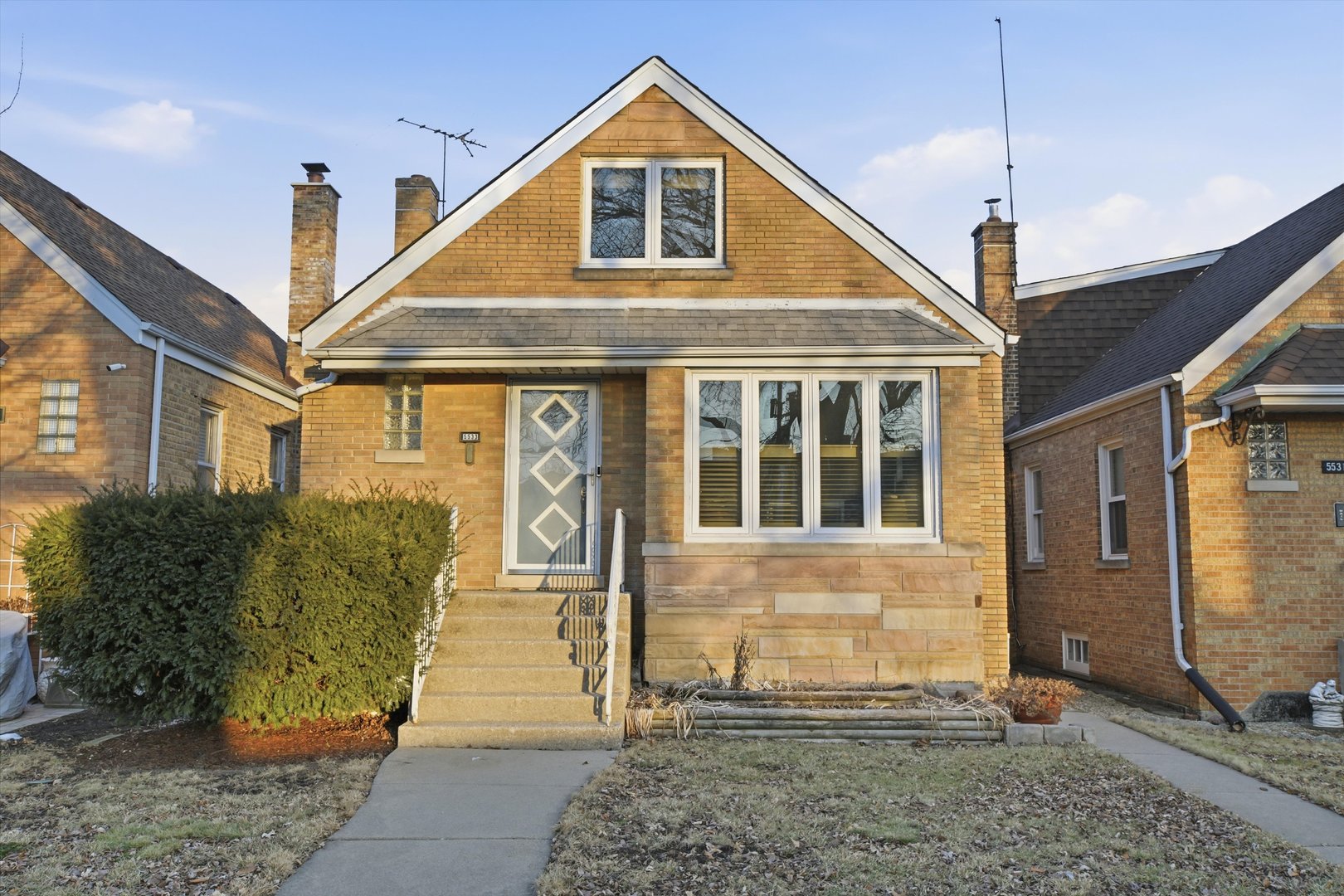 5533 N Menard Avenue