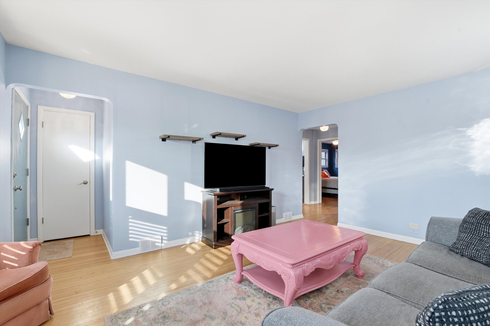 5533 N Menard Avenue