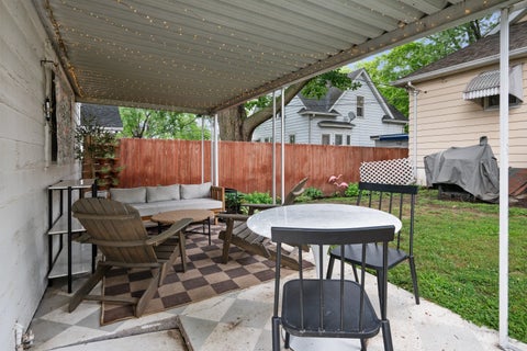 Tiny photo for 2724 Jefferson Avenue, Davenport, IA 52803 (MLS # 12710647)