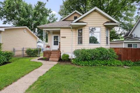 Tiny photo for 2724 Jefferson Avenue, Davenport, IA 52803 (MLS # 12710647)