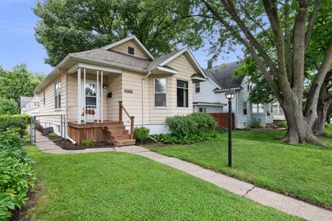 Tiny photo for 2724 Jefferson Avenue, Davenport, IA 52803 (MLS # 12710647)