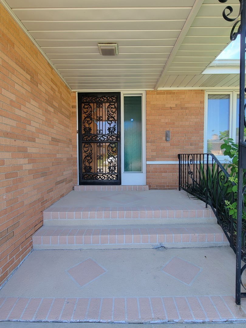 4846 N Crescent Avenue