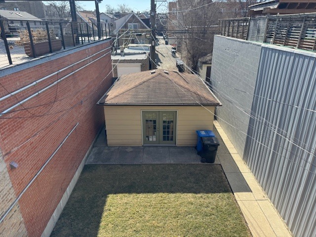 3041 W Fullerton Avenue