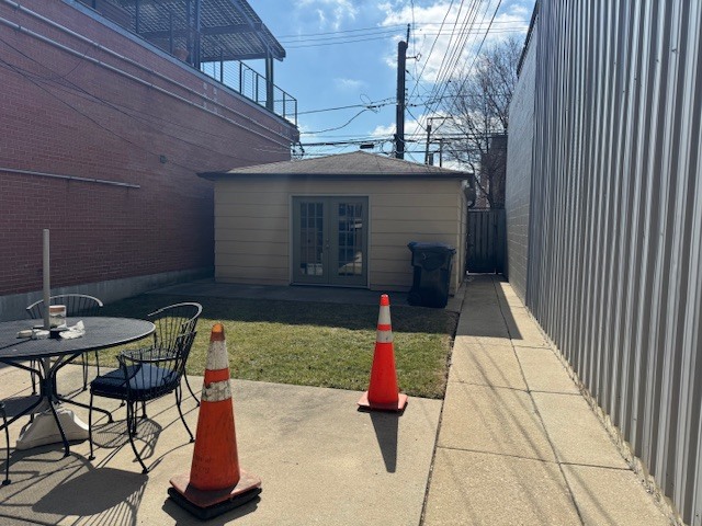 3041 W Fullerton Avenue