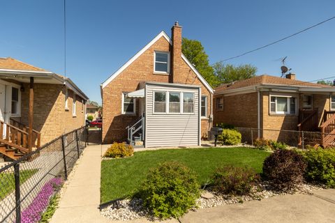 Tiny photo for 3924 N Oconto Avenue, Chicago, IL 60634 (MLS # 12634936)