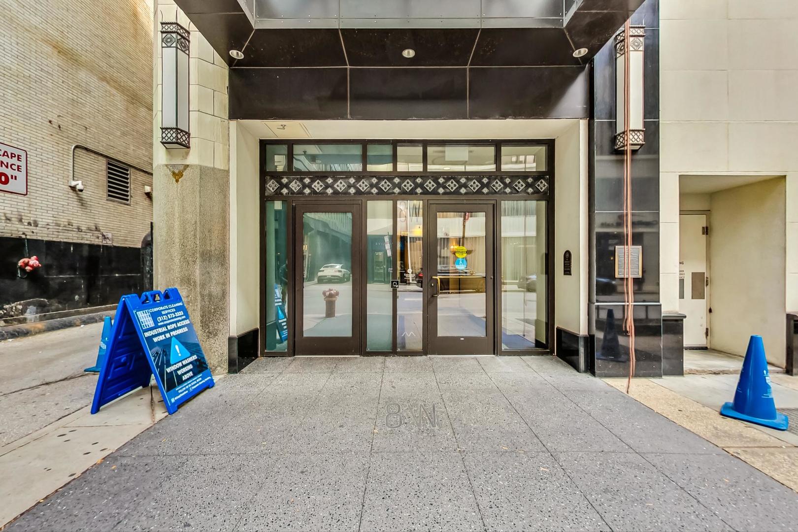 8 W Monroe Street 1403
