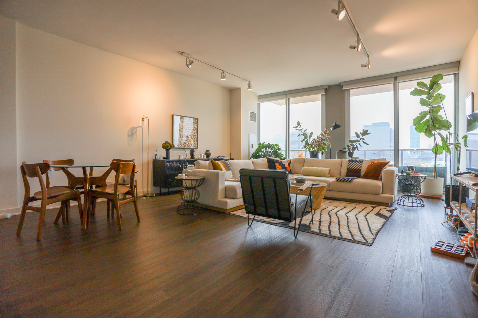 910 W Huron Street 1208
