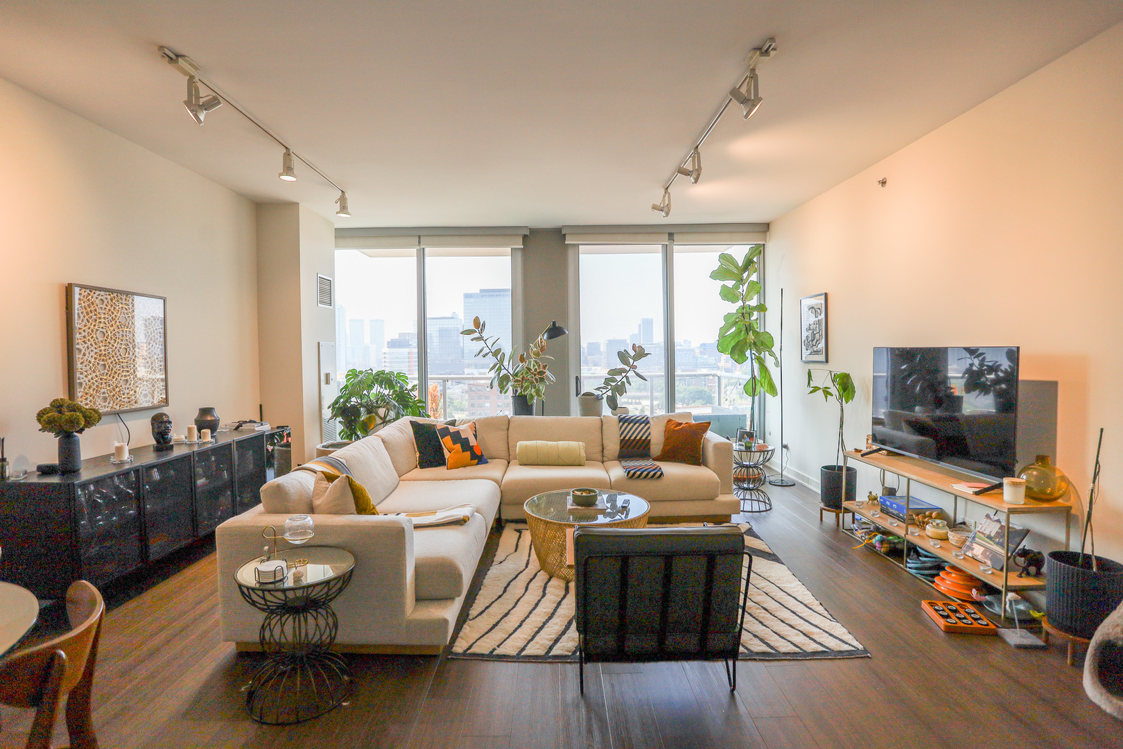 910 W Huron Street 1208