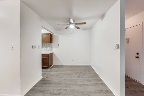Tiny photo for 2A E DUNDEE QUARTER Drive #208, Palatine, IL 60074 (MLS # 12622049)