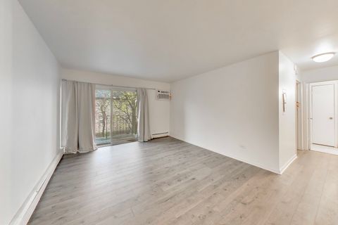 Tiny photo for 2A E DUNDEE QUARTER Drive #208, Palatine, IL 60074 (MLS # 12622049)