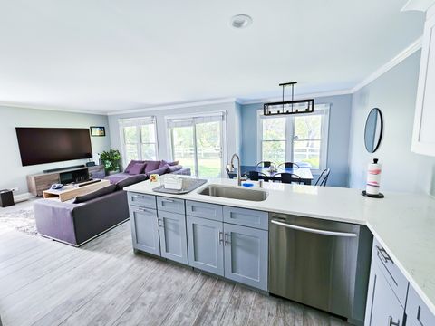 Tiny photo for 170 Inverness Court #1, Elk Grove Village, IL 60007 (MLS # 12604074)