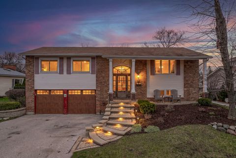Tiny photo for 960 Sycamore Court, Hoffman Estates, IL 60192 (MLS # 12601981)