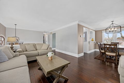 Tiny photo for 960 Sycamore Court, Hoffman Estates, IL 60192 (MLS # 12601981)