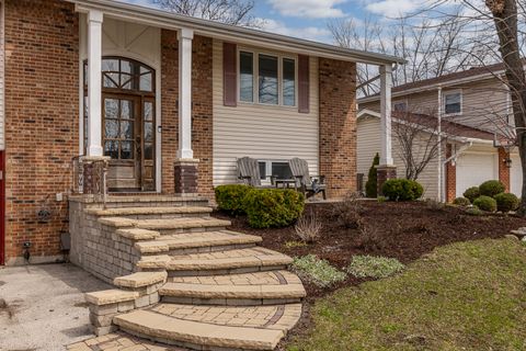 Tiny photo for 960 Sycamore Court, Hoffman Estates, IL 60192 (MLS # 12601981)