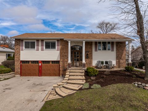 Photo of 960 Sycamore Court, Hoffman Estates, IL 60192 (MLS # 12601981)
