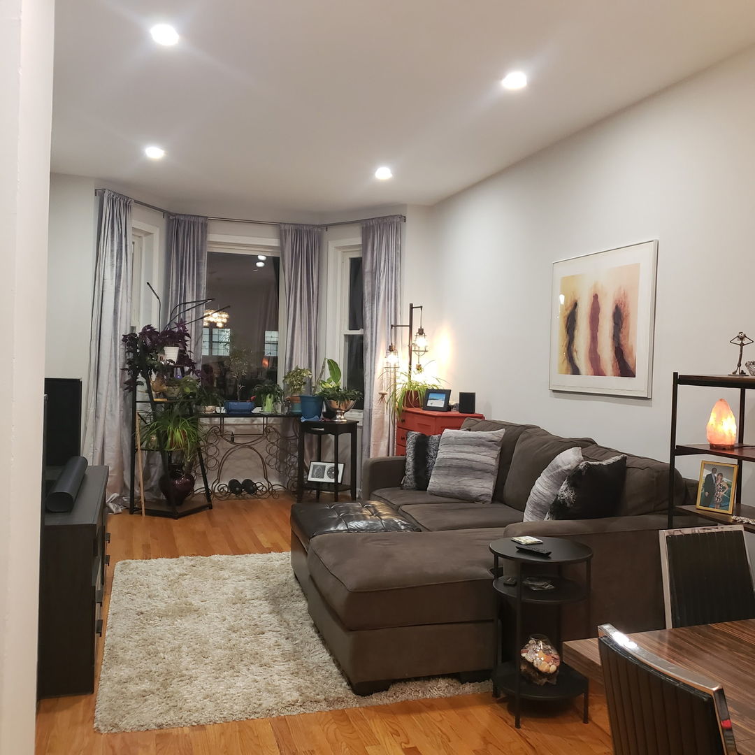 2437 W AINSLIE Street 1F