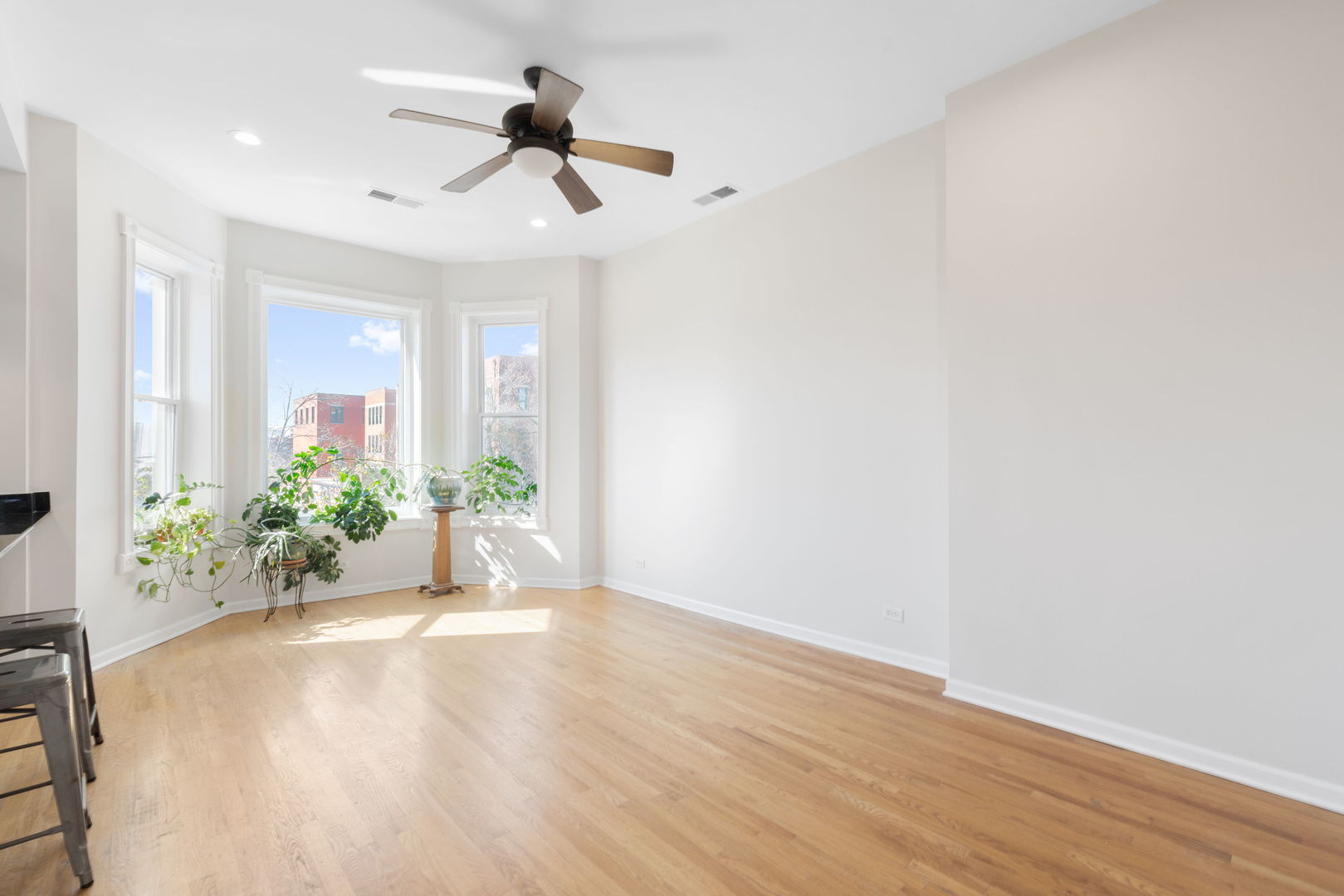 1460 W OHIO Street 3F