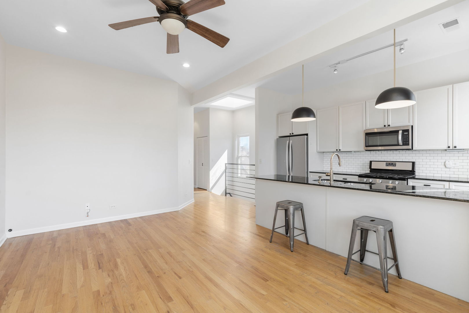 1460 W OHIO Street 3F