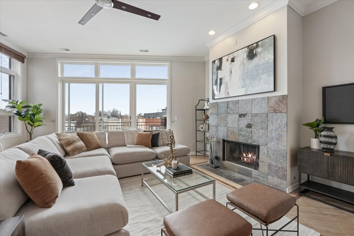 2623 W CHICAGO Avenue 4