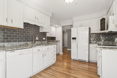 Tiny photo for 563 Woodview Road #D, Lake Barrington, IL 60010 (MLS # 12608941)