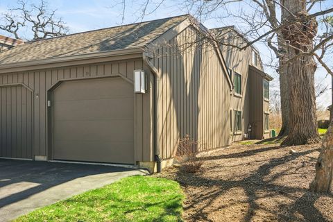 Tiny photo for 563 Woodview Road #D, Lake Barrington, IL 60010 (MLS # 12608941)