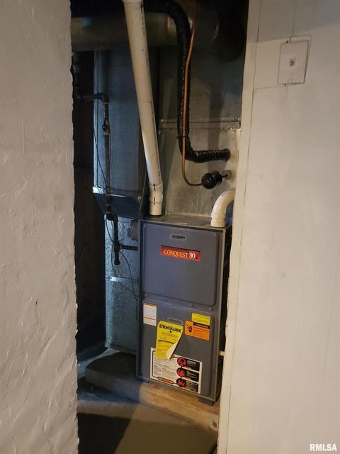 Tiny photo for 212 44TH Street, Moline, IL 61265 (MLS # QC4269859)