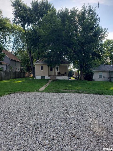 Tiny photo for 212 44TH Street, Moline, IL 61265 (MLS # QC4269859)