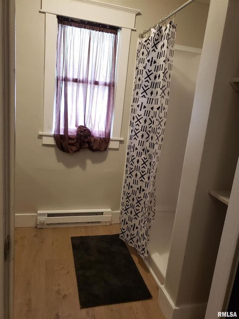 Tiny photo for 212 44TH Street, Moline, IL 61265 (MLS # QC4269859)