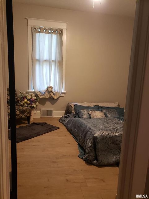 Tiny photo for 212 44TH Street, Moline, IL 61265 (MLS # QC4269859)