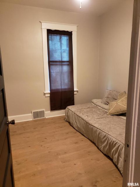 Tiny photo for 212 44TH Street, Moline, IL 61265 (MLS # QC4269859)