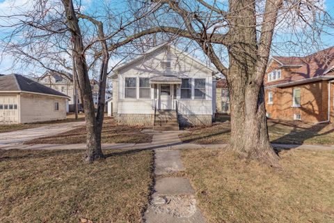 Tiny photo for 415 N Locust Street, Pontiac, IL 61764 (MLS # 12551160)