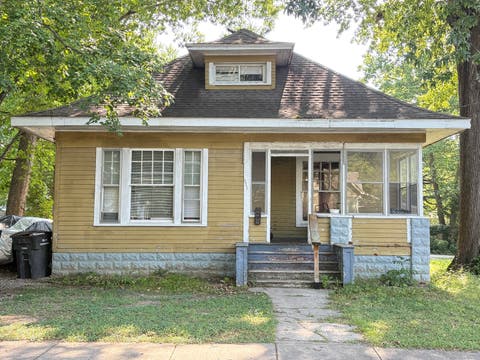 Photo of 111 S Forest Avenue, Carbondale, IL 62901 (MLS # 12724802)