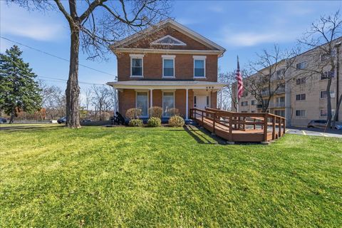 Photo of 469 N Lake Street, Aurora, IL 60506 (MLS # 12584889)