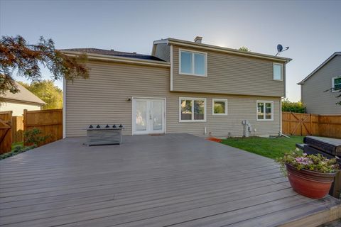 Tiny photo for 346 Timber Oaks Drive, North Aurora, IL 60542 (MLS # 12589696)