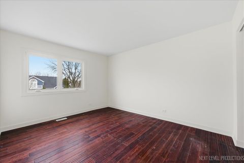 Tiny photo for 346 Timber Oaks Drive, North Aurora, IL 60542 (MLS # 12589696)