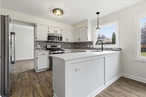 Tiny photo for 346 Timber Oaks Drive, North Aurora, IL 60542 (MLS # 12589696)