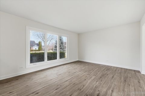 Tiny photo for 346 Timber Oaks Drive, North Aurora, IL 60542 (MLS # 12589696)