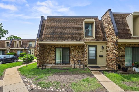 Tiny photo for 2130 Country Club Drive #2130, Woodridge, IL 60517 (MLS # 12653222)