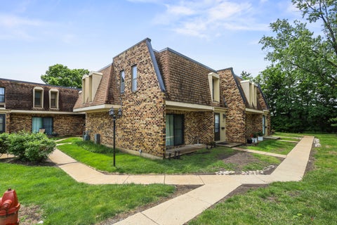 Photo of 2130 Country Club Drive #2130, Woodridge, IL 60517 (MLS # 12653222)