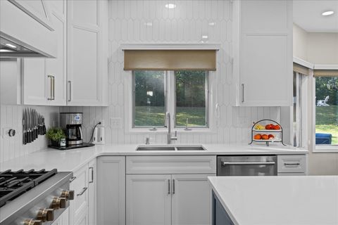 Tiny photo for 2542 Williams Road, Batavia, IL 60510 (MLS # 12493024)