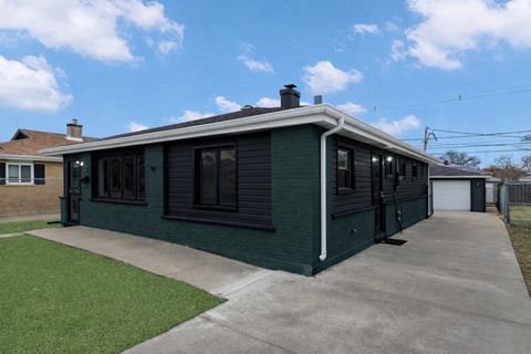 Photo of 1263 Mackinaw Avenue, Calumet City, IL 60409 (MLS # 12600330)