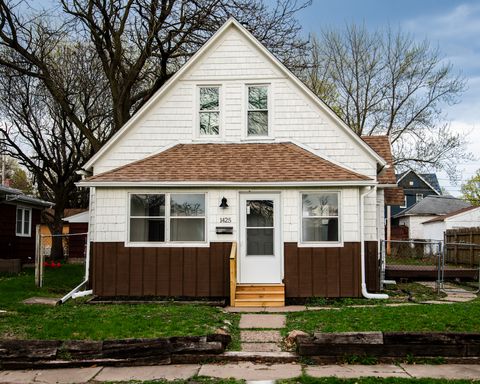 Photo of 1425 24 1/2 Street, Rock Island, IL 61201 (MLS # 12622858)